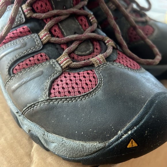 KEEN trekker boot size 7.5 brown and burgundy - Picture 13 of 17